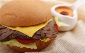 نان مک،فیله گوساله کباب شده،گوجه،کاهو،پنیر تست